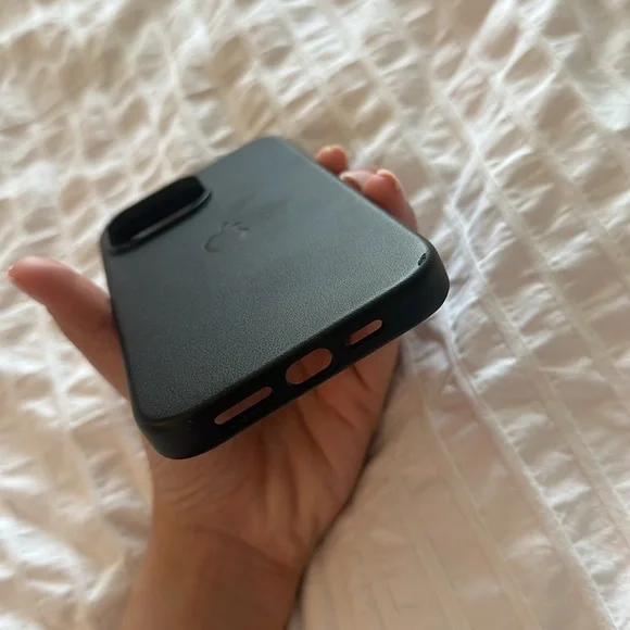 Leather Black Apple iPhone 14 Pro Max - Picture 2 of 3